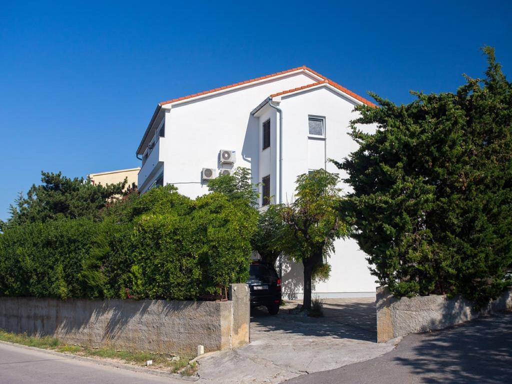 Guest House Mazuth Banjol Exterior photo